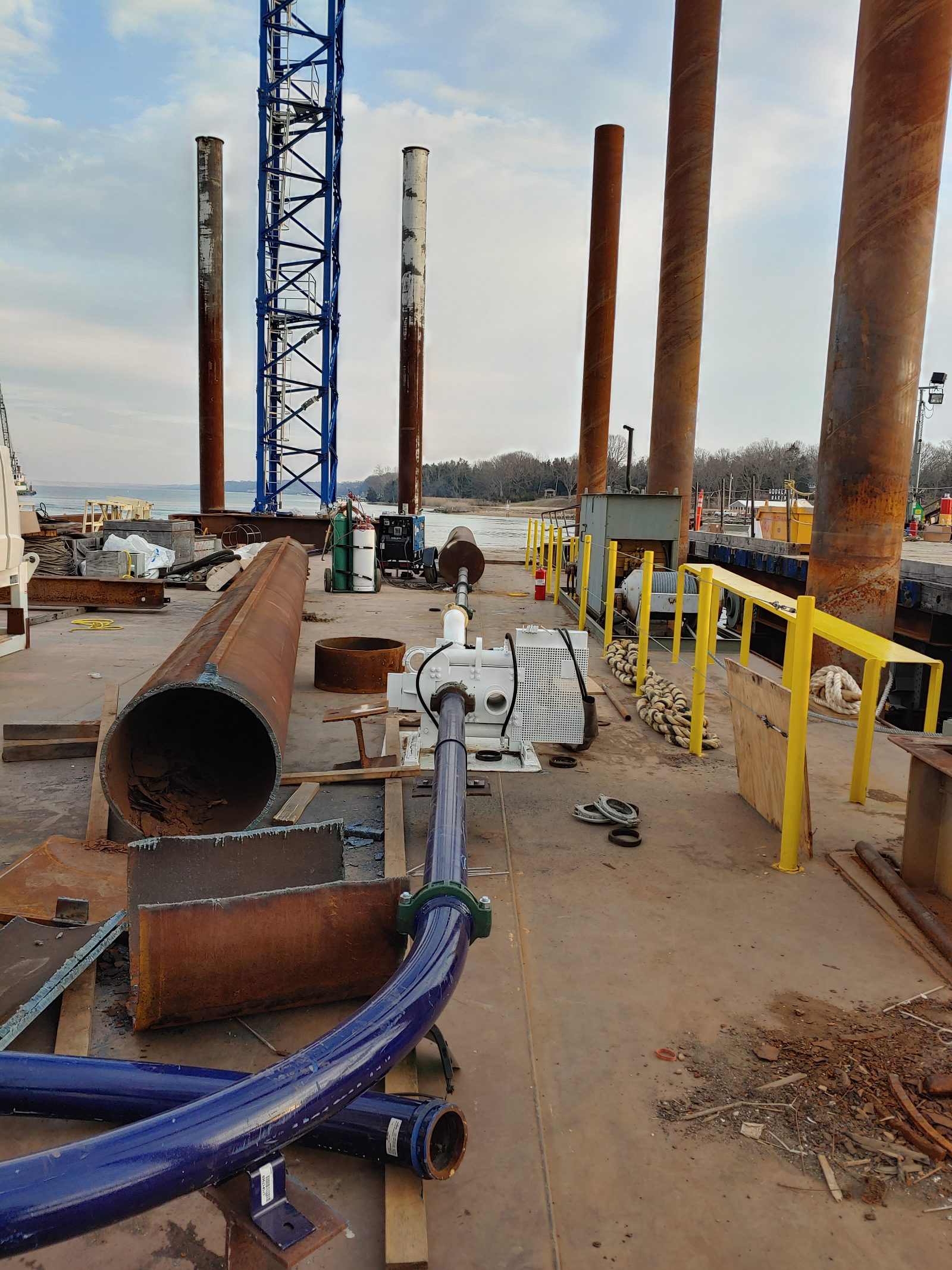 Shut-off valve inline on a barge-deck placement line