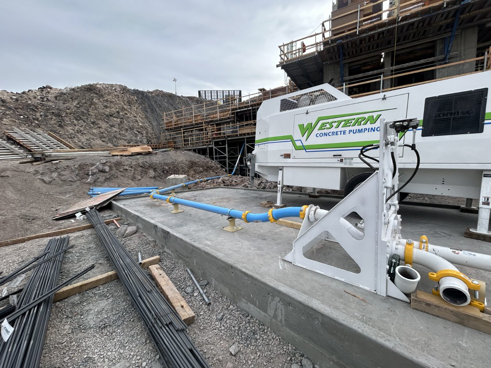 Con Forms laydown line, floor brackets and pump on a high-rise jobsite